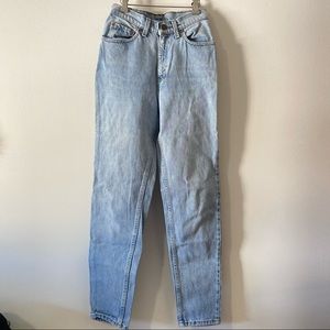 Vintage Levi’s 512 Denim Jeans size 5 high waisted taper leg